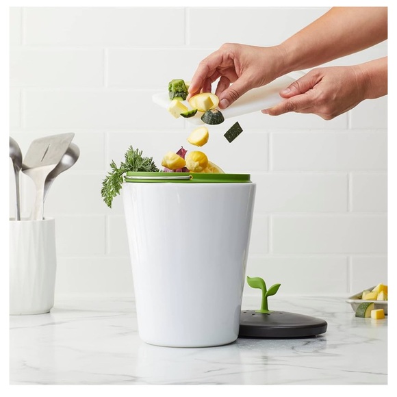 Chef’n compost bucket, like new. Used one time. - Picture 1 of 3